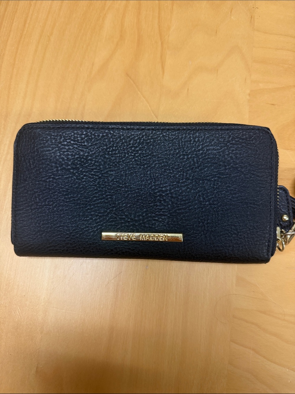 Steve Madden Black White Logo Wristlet - Picture 2 of 9